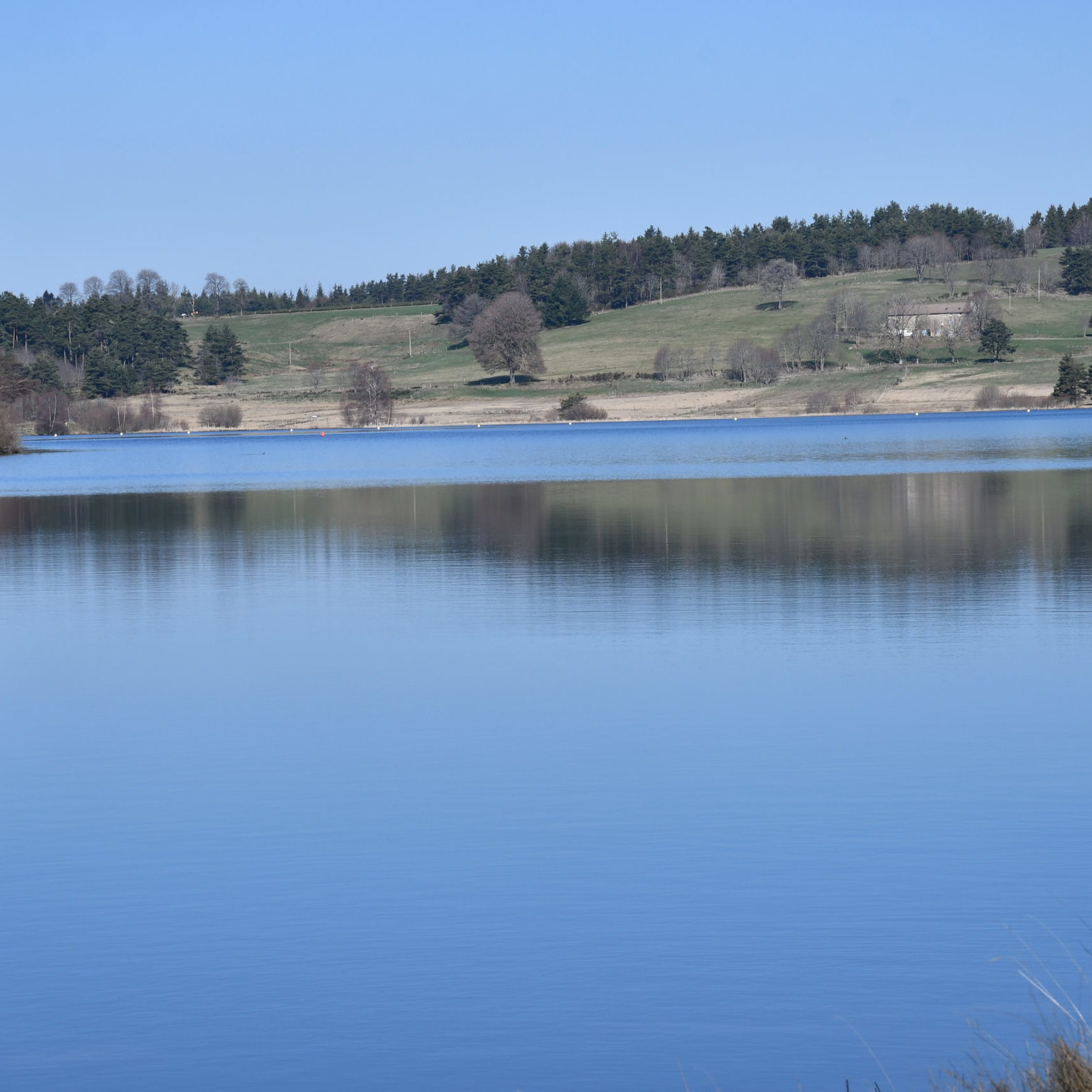 Lac de Devesset en Ardèche près du Gîte Déimos
