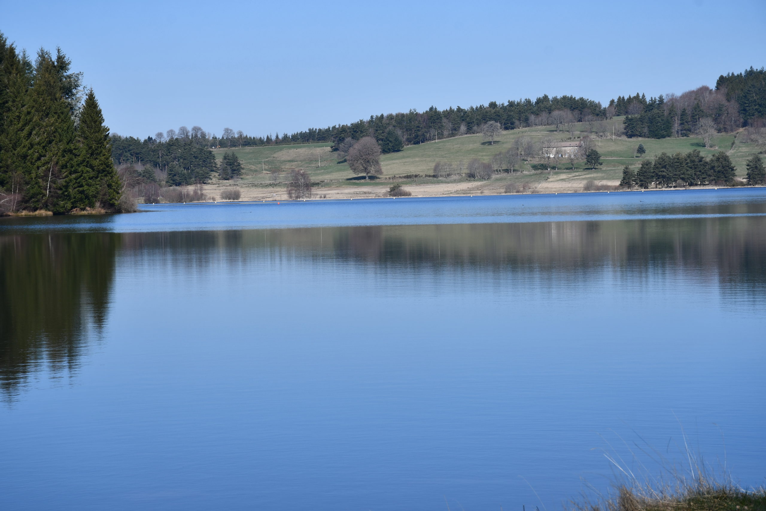 Lac de Devesset – Ardèche Lac de Devesset en Ardèche près du Gîte Déimos
