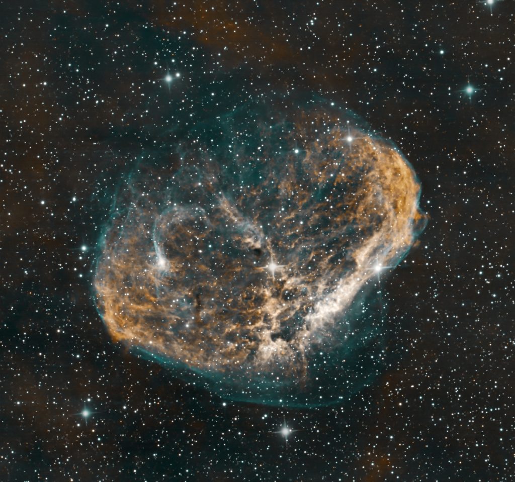 NGC 6888, la nébuleuse du Croissant photographiée en HOO depuis le Gîte Déimos en Ardèche