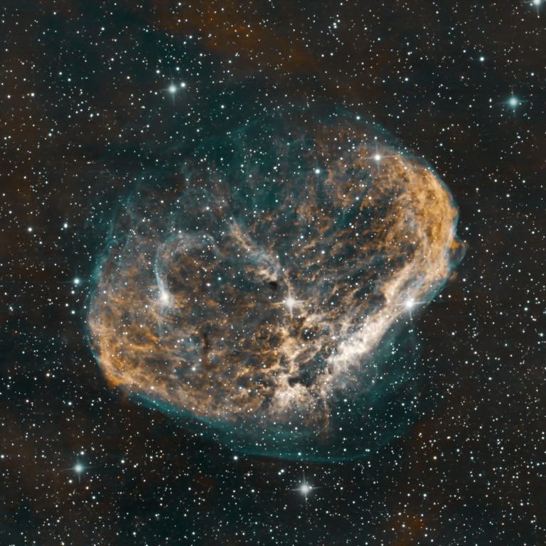 NGC 6888, la nébuleuse du Croissant photographiée en HOO depuis le Gîte Déimos en Ardèche